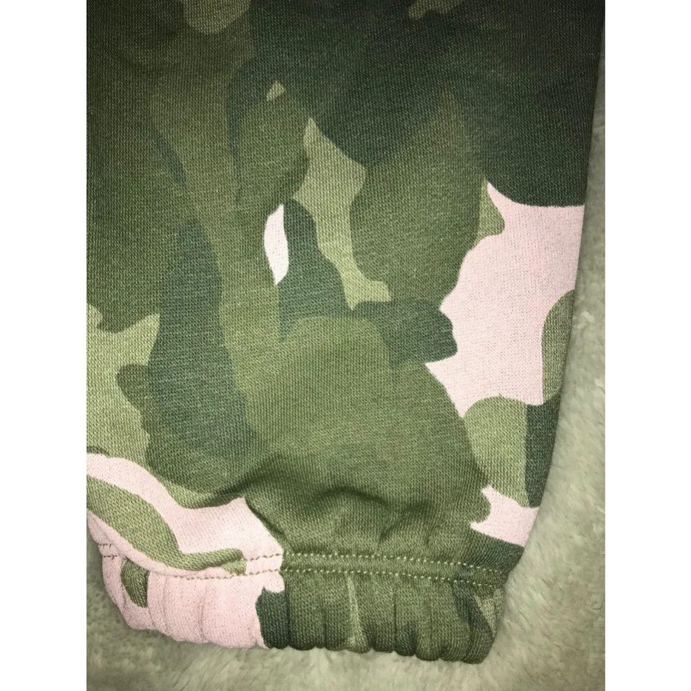 Old Navy Girl’s Camo Sweatpants Size 5